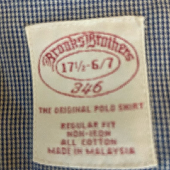 Brooks Brothers dress shirt that is ready to impress anywhere you go right away. - Picture 3 of 7